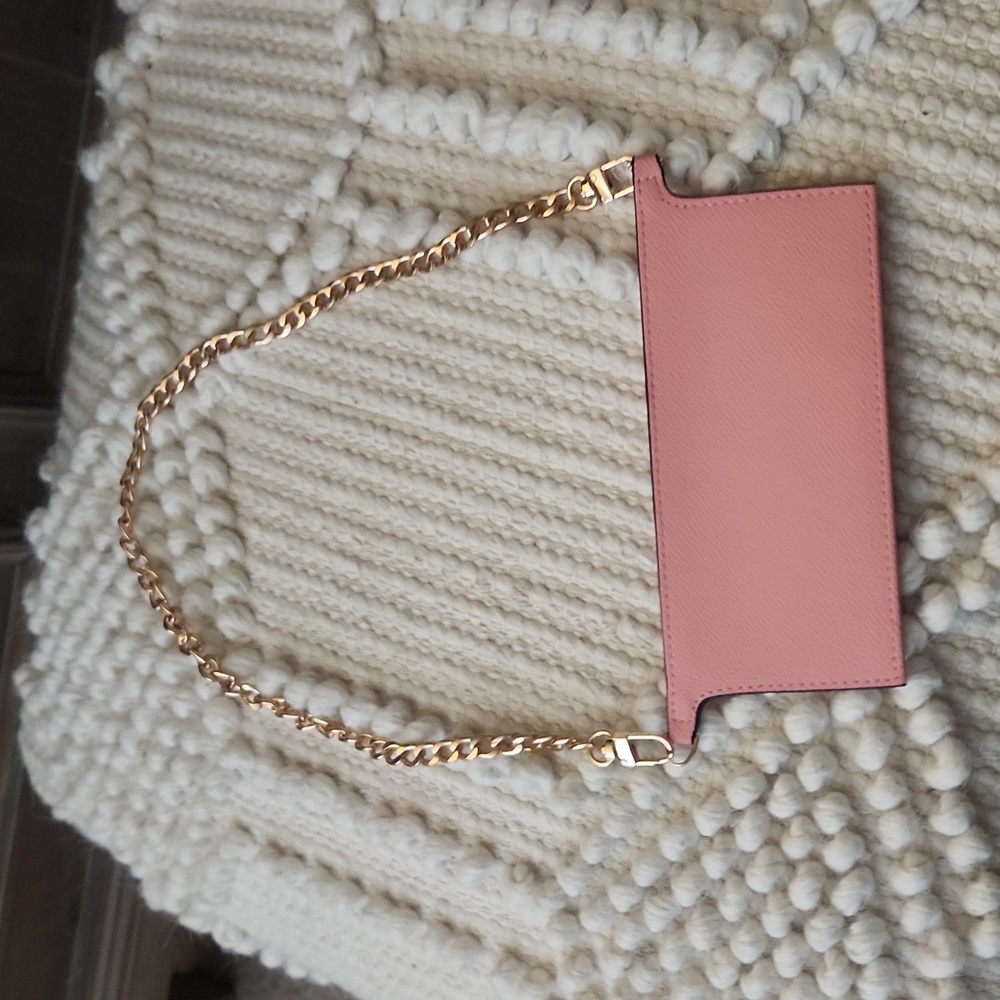 Louis Vuitton - Picture 7 of 10
